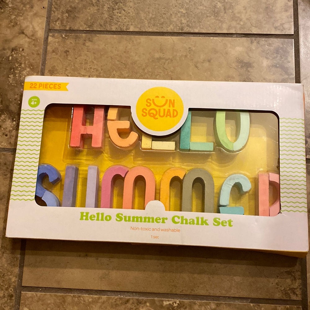 (167) NEW Hello Summer Chalk Set 22 Pieces by Sun Squad.